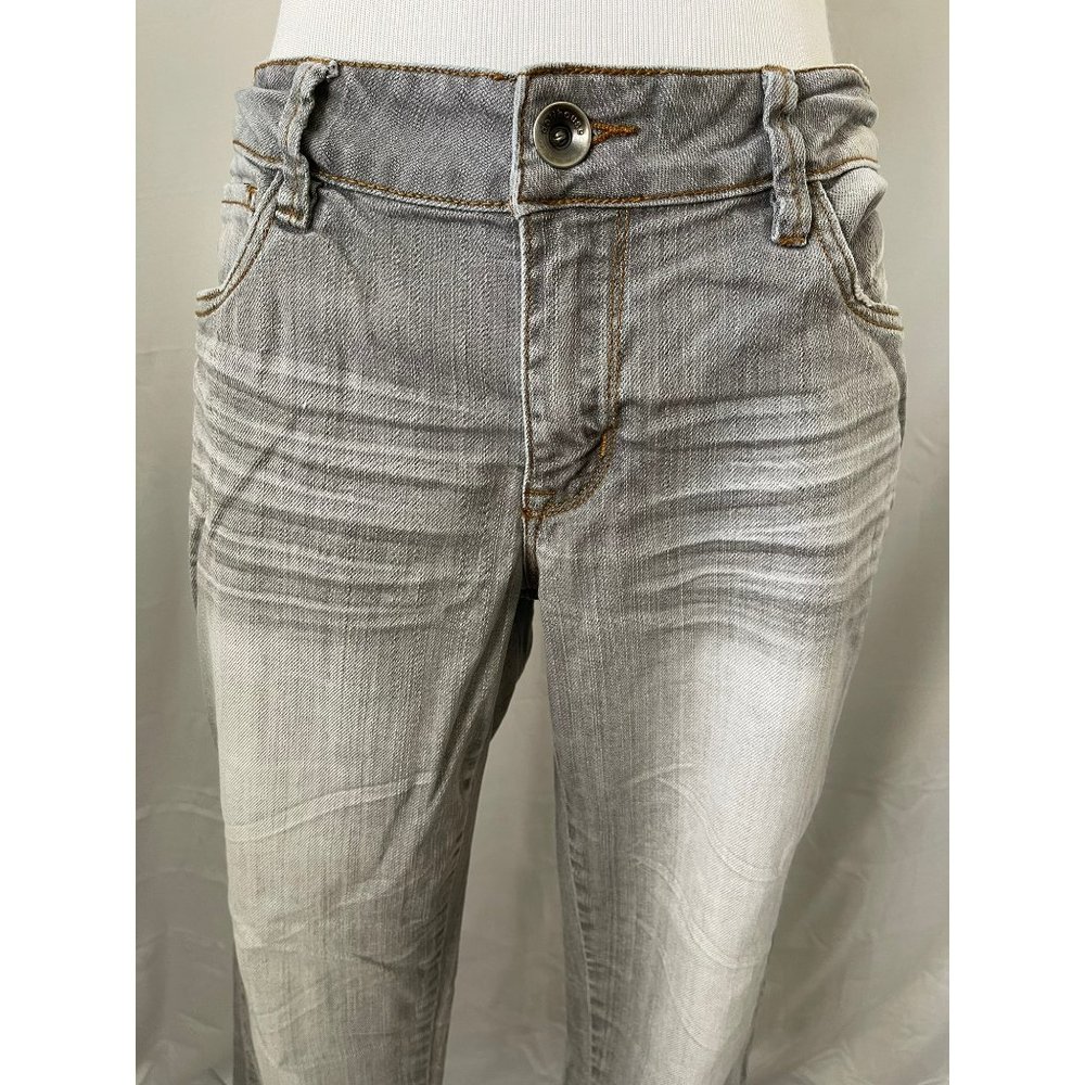 Dollhouse Light Gray Capri Jeans - 13 - Picture 2 of 12